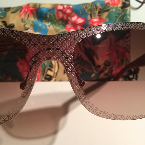 TORY BURCH SUN GLASSES 🤓 - Picture 5 of 10